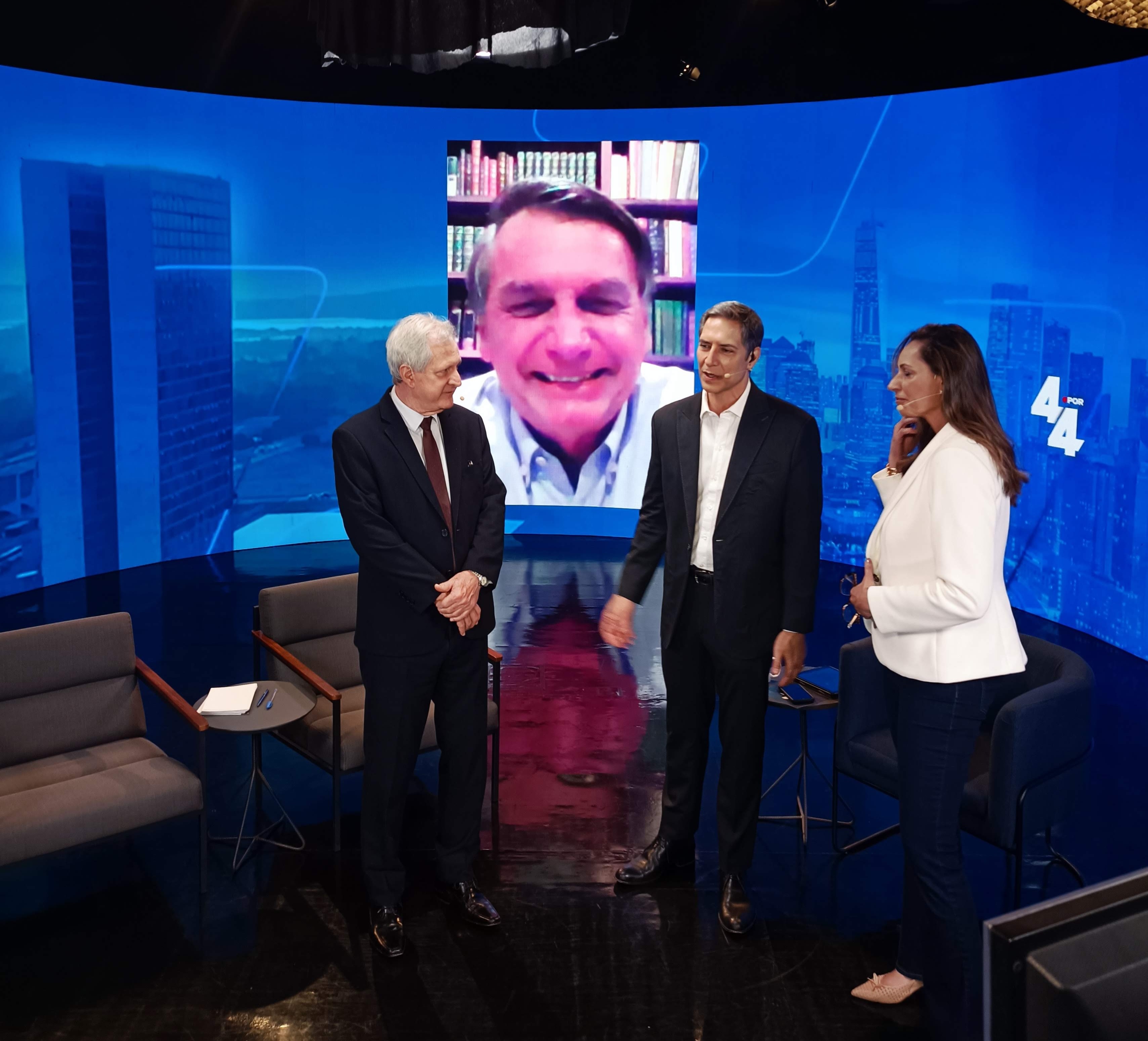 Estúdio do Programa 4 por 4 — apresentadores ao vivo com painel LED